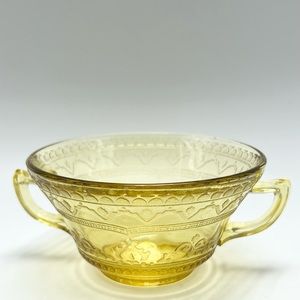 ⚜️Federal - Vintage two handle Glass soup bowl.